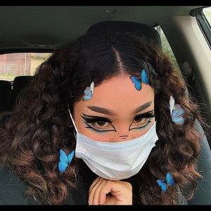 Meet your Posher, Lia